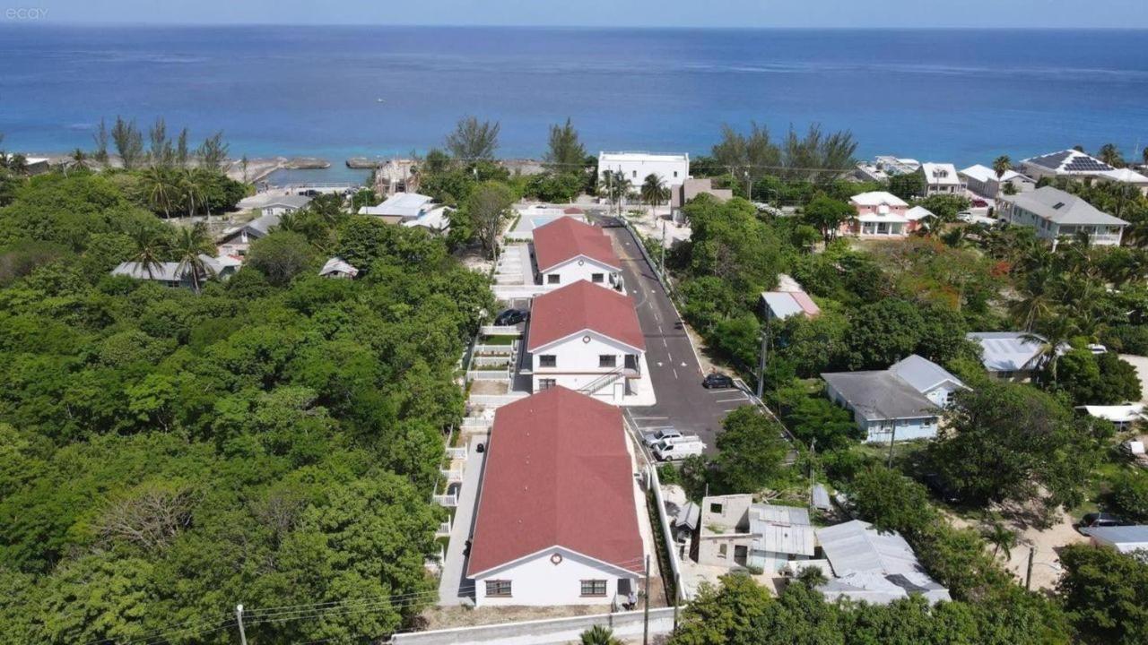 Sea Breezes At Siena Gardens West Bay Exterior photo